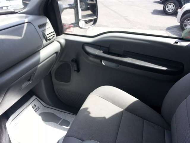 2006 Ford F-250 Super Duty XL 2dr Regular Cab 4WD LB